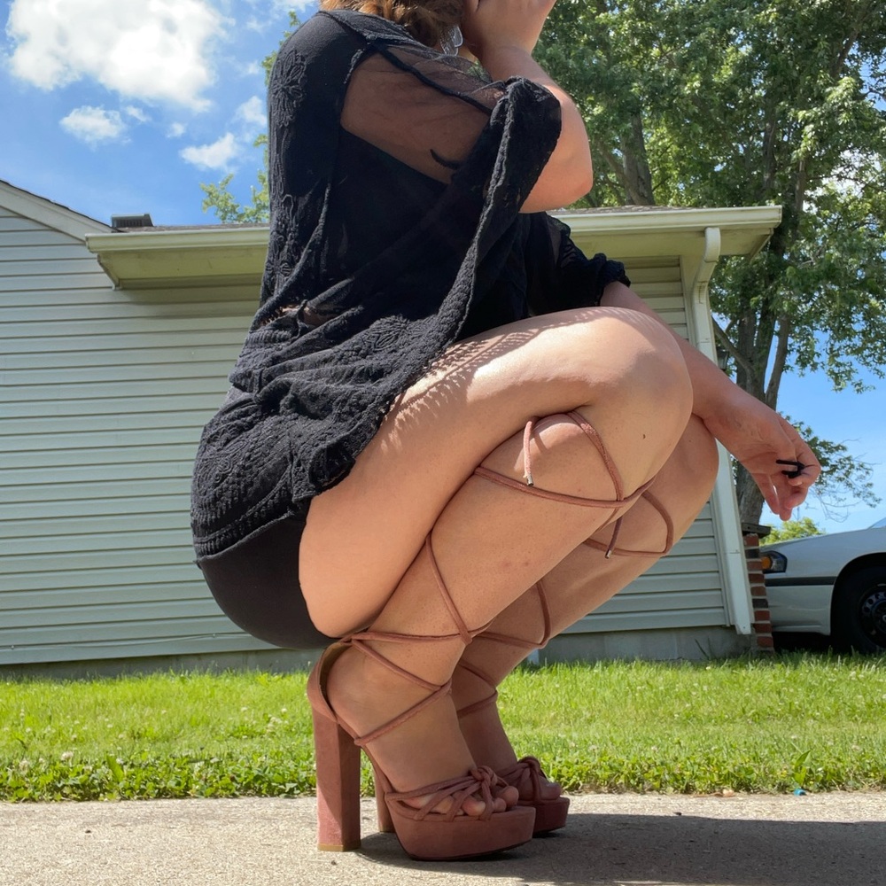 Used Dust Rose Lace-up Heels